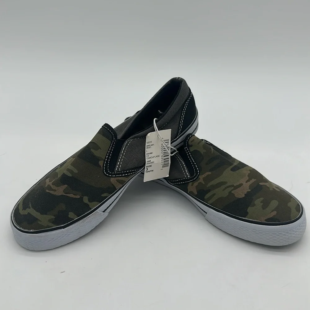 The Children's Place Green and Black Sneakers Size 3 Youth NWT